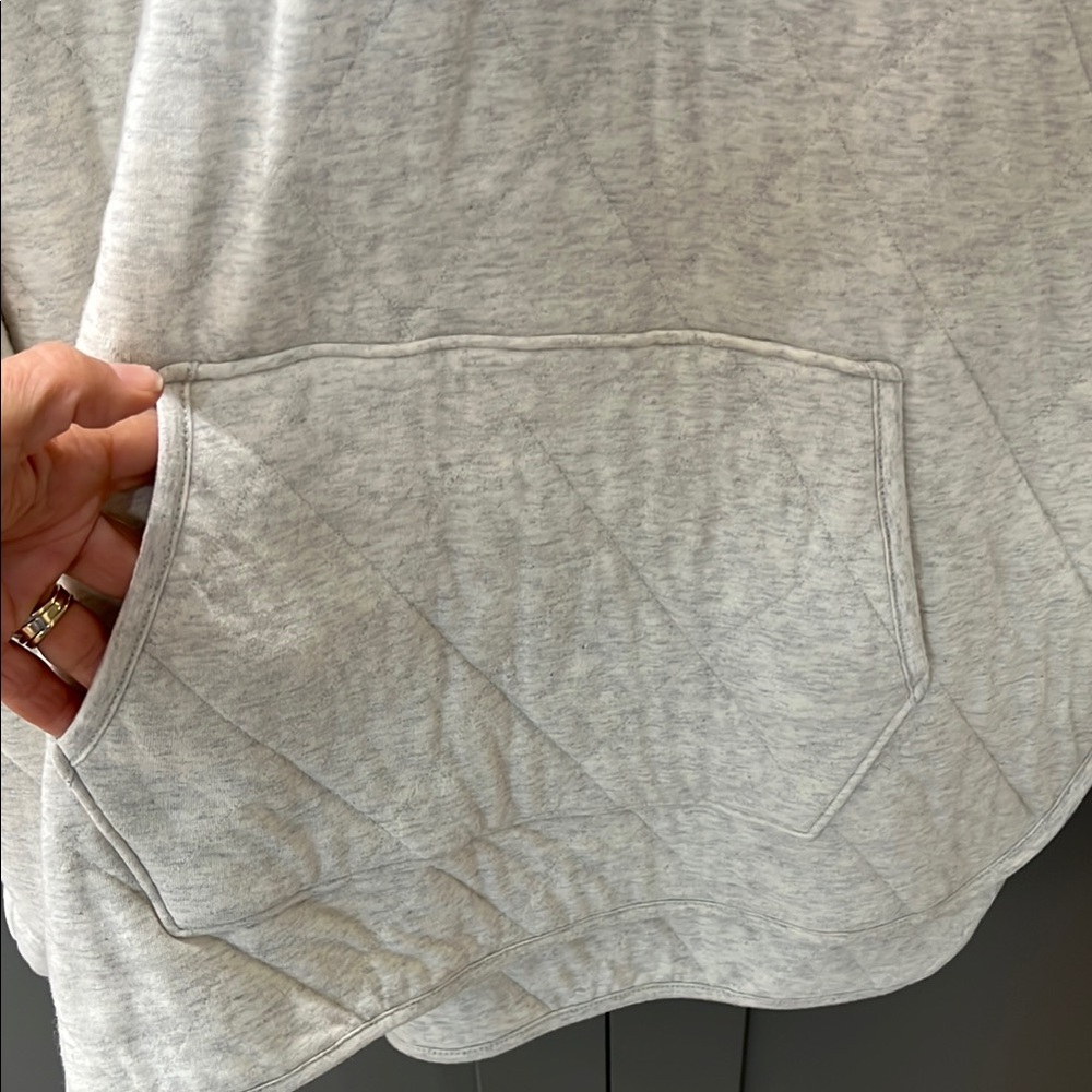 Old Navy Gray/Cream Heather Oversized Quilted Hoodie Sweatshirt - Picture 2 of 8